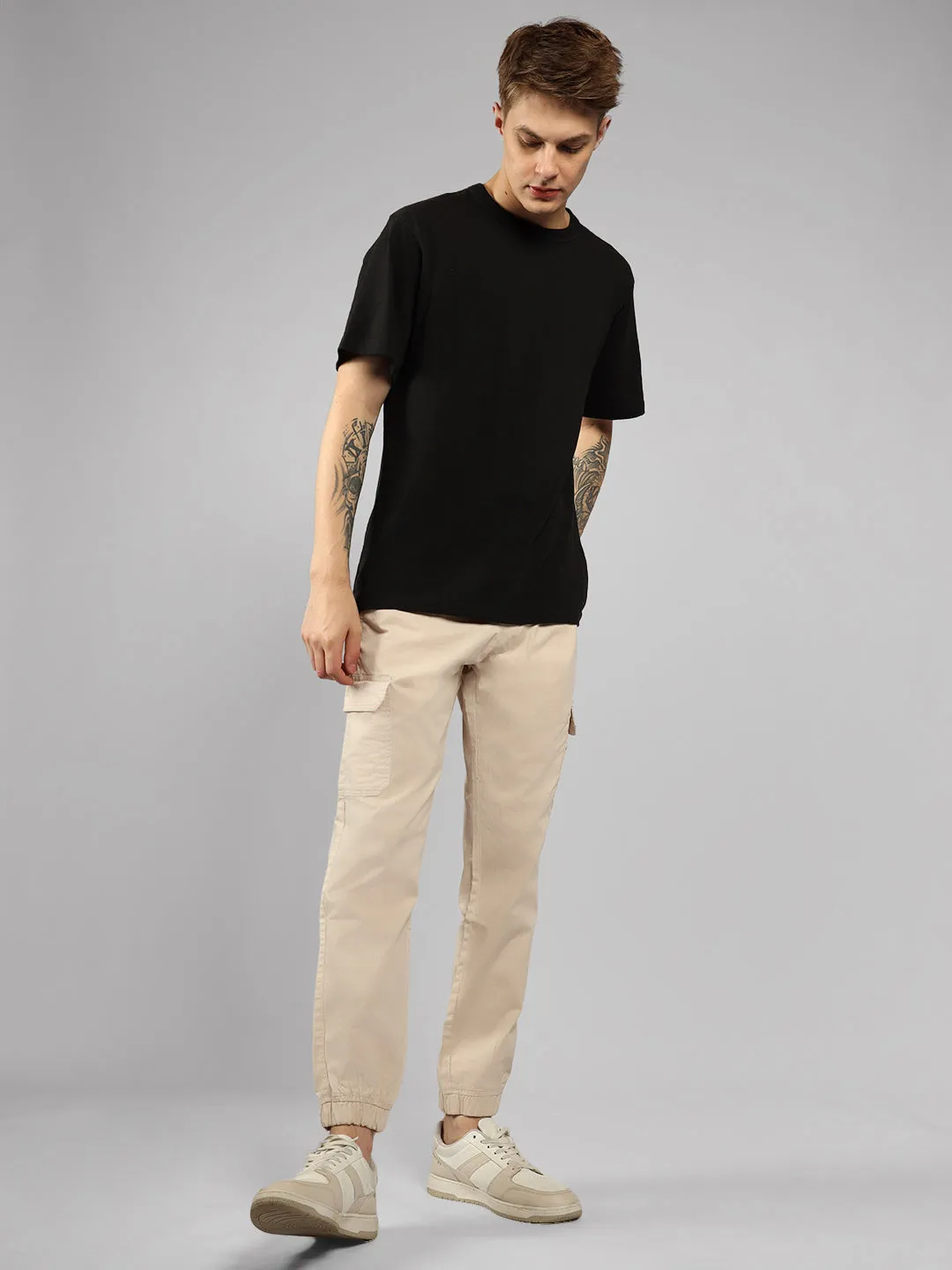 Men's Cream Solid Slim Fit Cargo Jogger