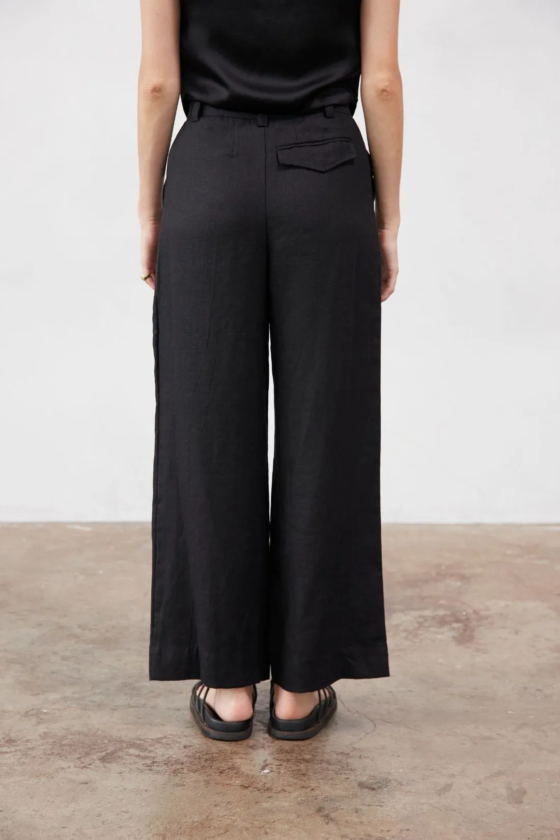 Rune Tailored Linen Pant Black