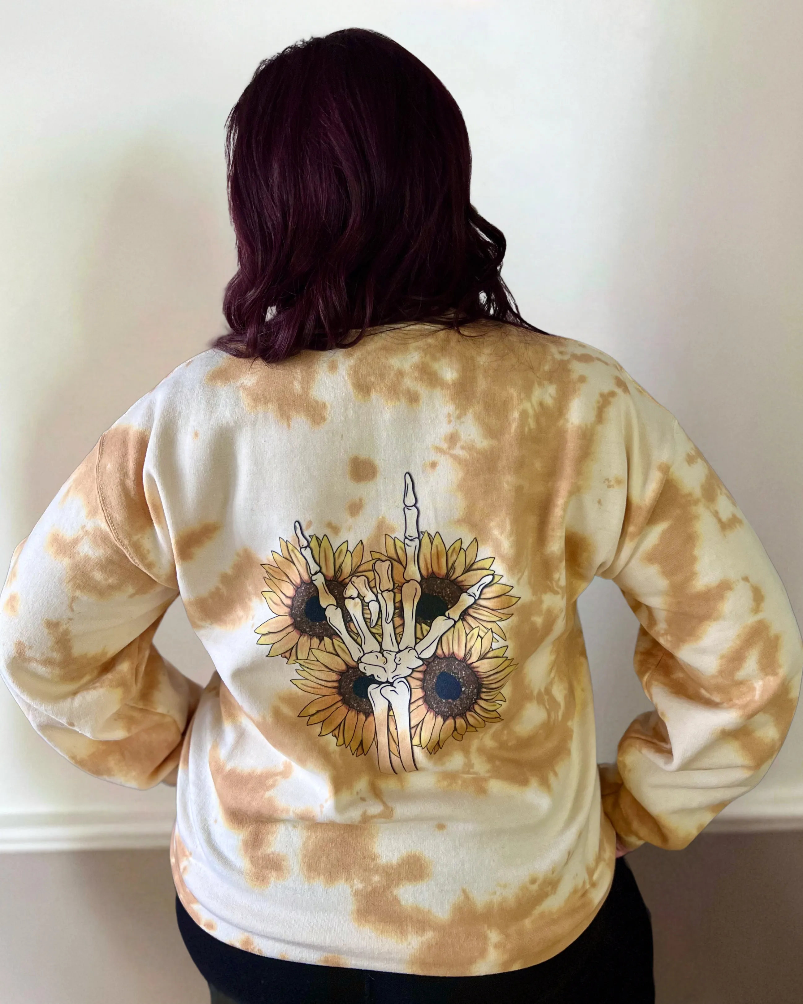 skellie hand sunflower | sweatshirt