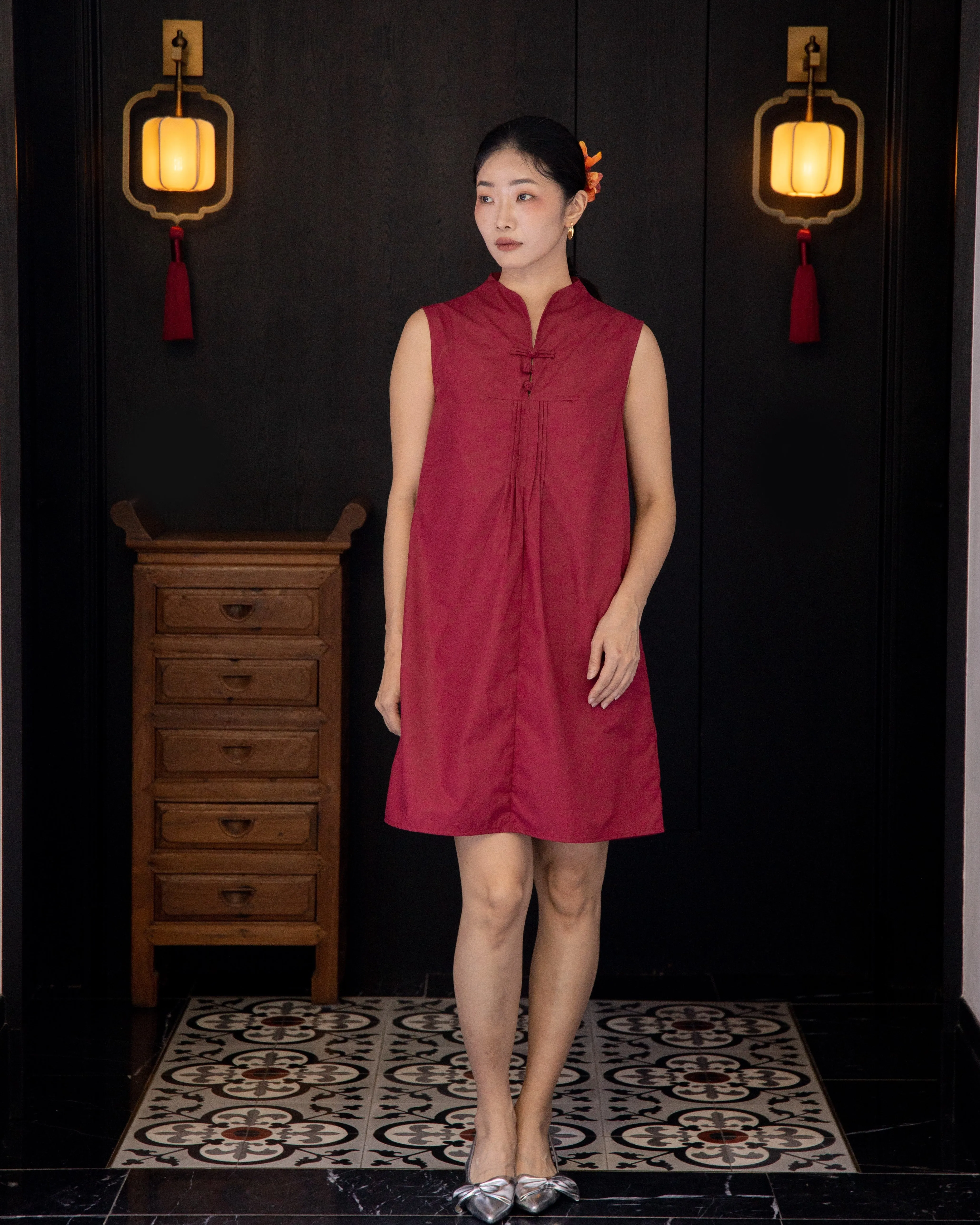 Sleeveless Mandarin Collar A-line Dress (Red)