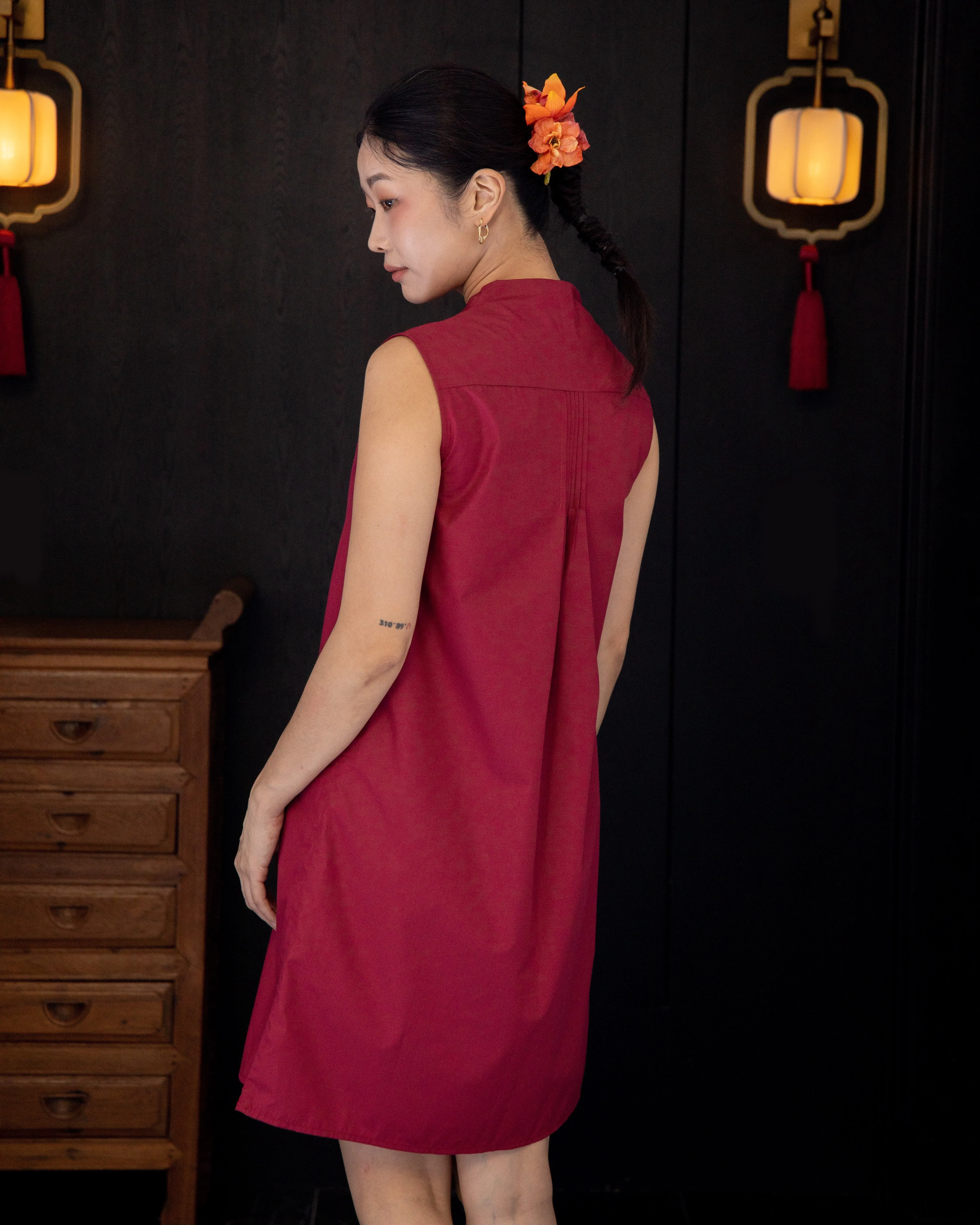 Sleeveless Mandarin Collar A-line Dress (Red)