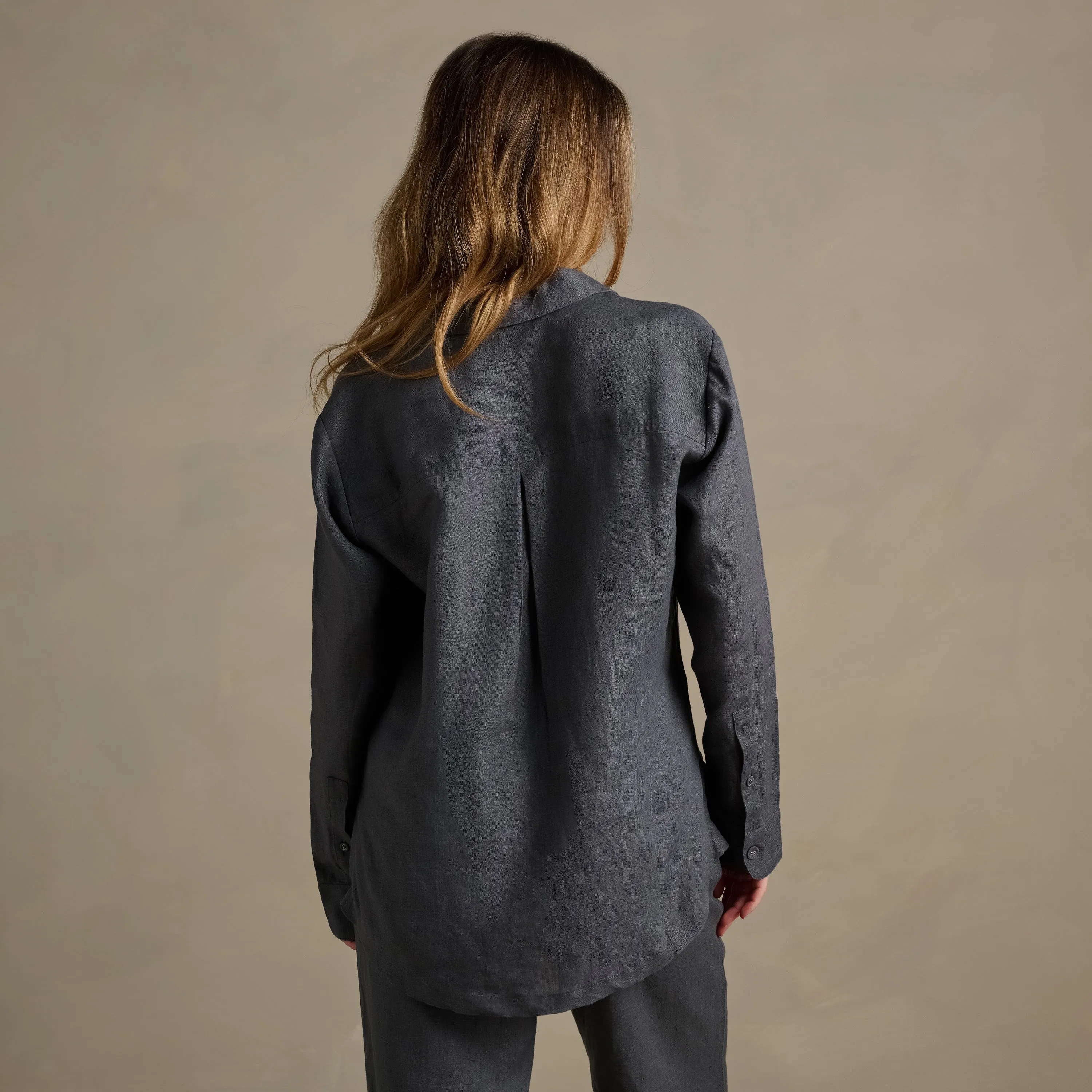The Women's Linen Shirt - Ink