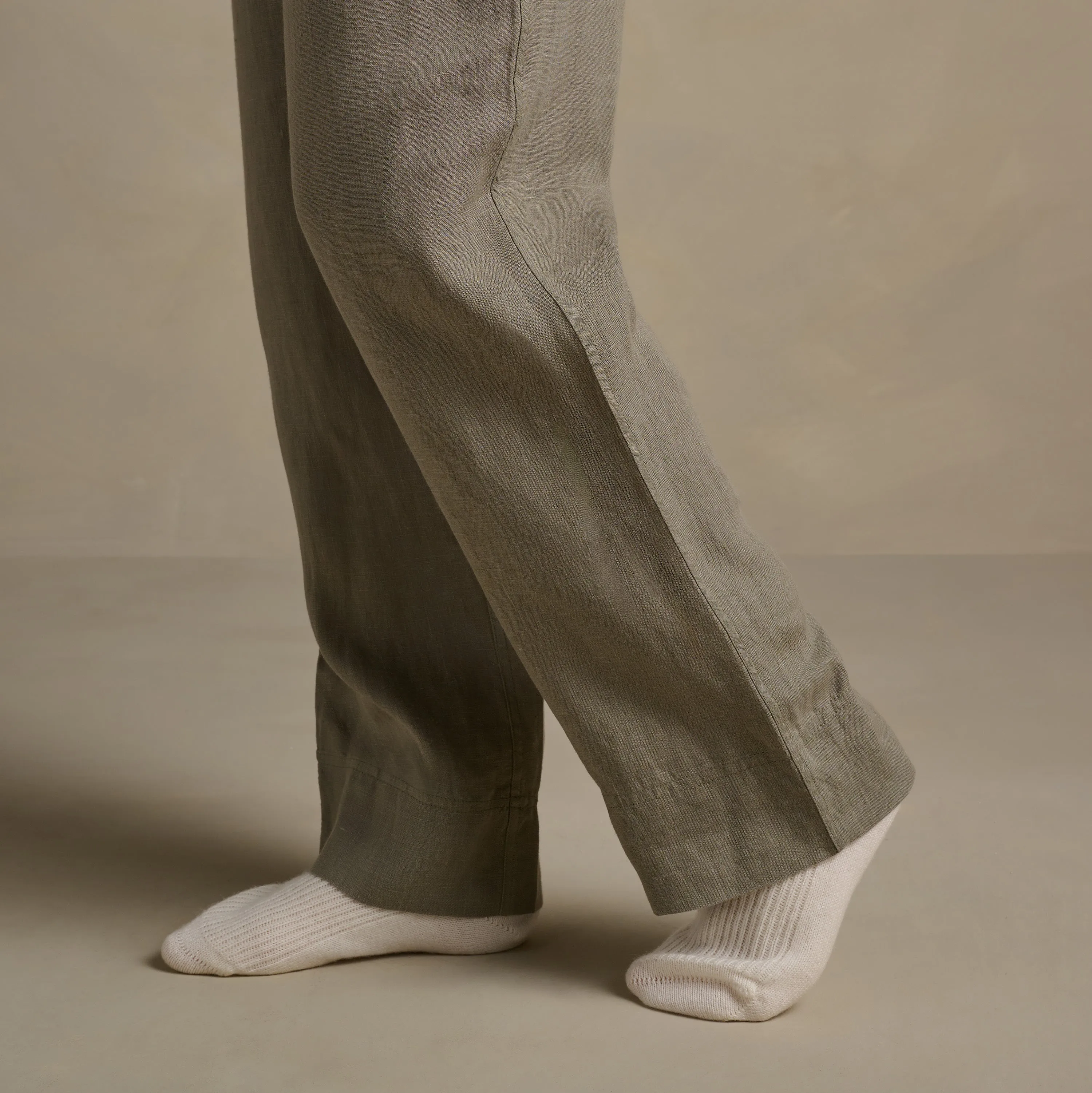 The Women's Linen Trouser - Moss