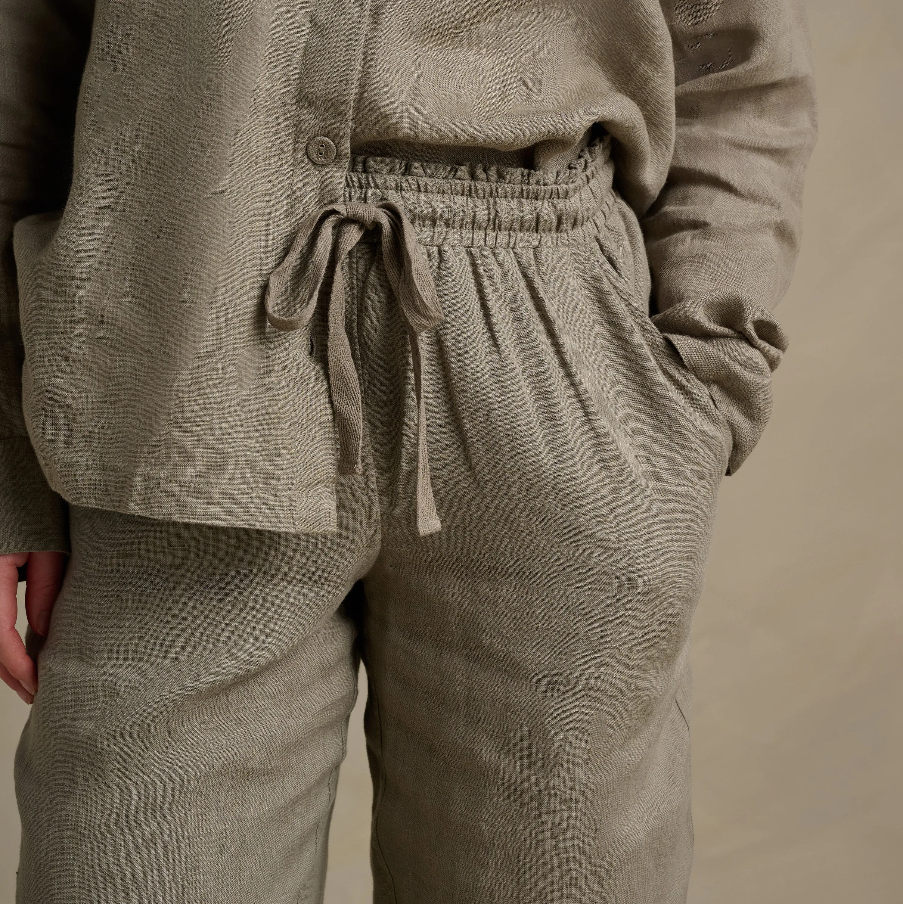 The Women's Linen Trouser - Moss